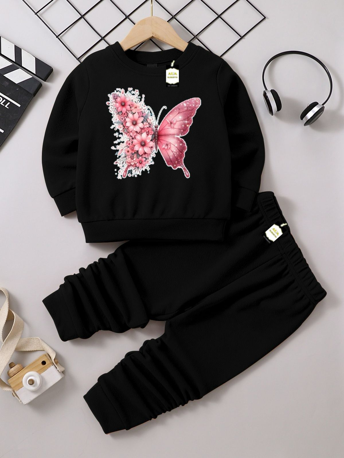 Graphic Sweatshirt and Black Jogger Set - Cozy Fleece Pullover and Trouser Outfit AZ-0099