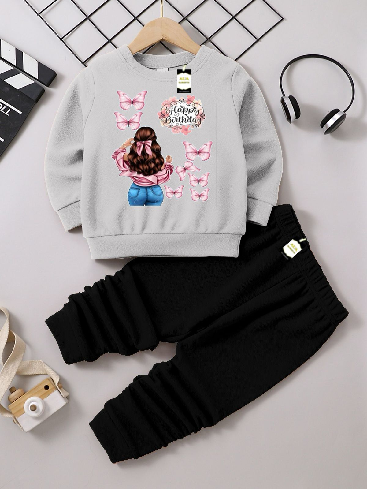Graphic Sweatshirt and Black Jogger Set - Cozy Fleece Pullover and Trouser Outfit AZ-0099