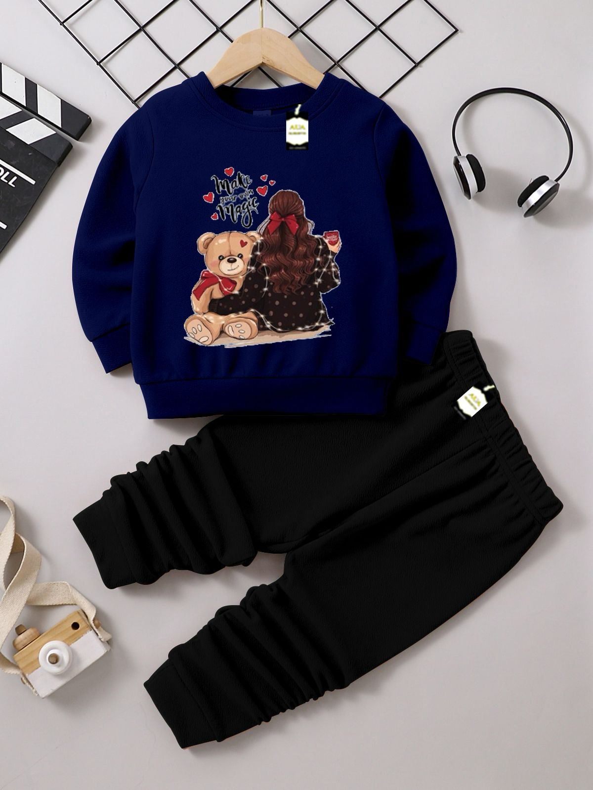 Graphic Sweatshirt and Black Jogger Set - Cozy Fleece Pullover and Trouser Outfit AZ-0099