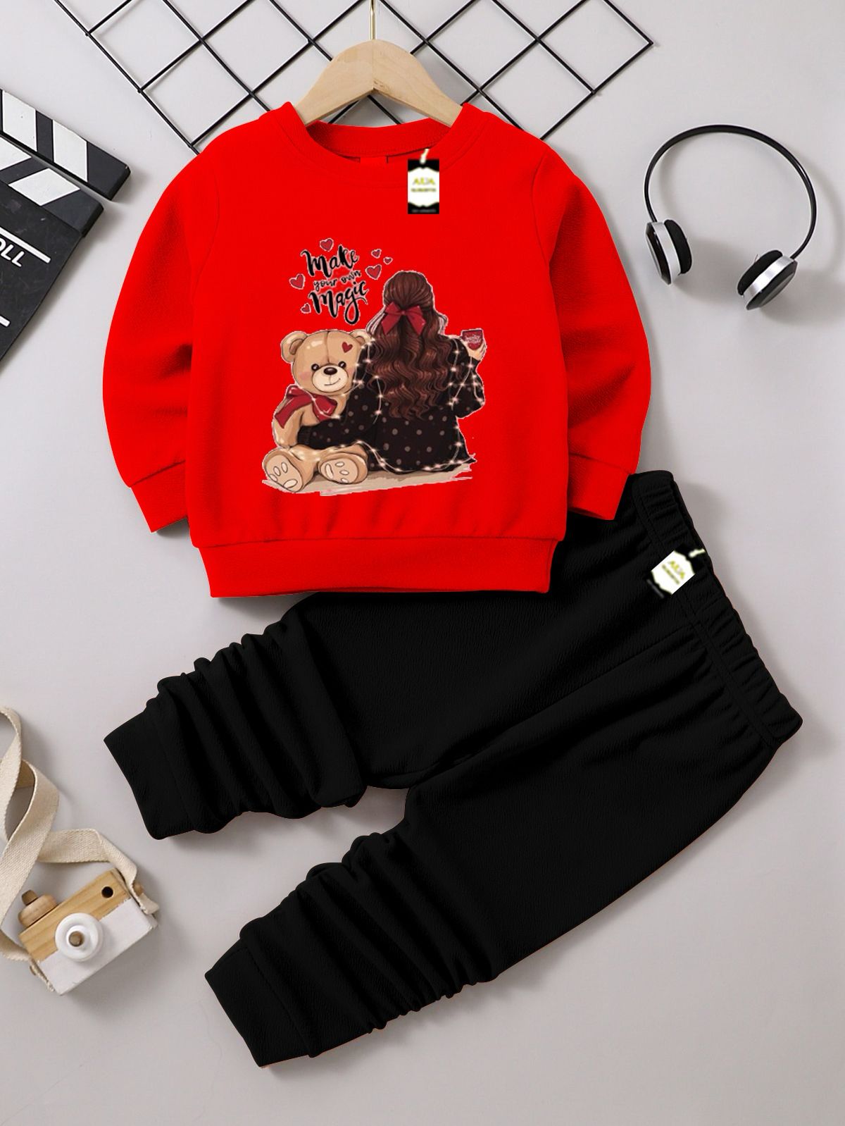 Graphic Sweatshirt and Black Jogger Set - Cozy Fleece Pullover and Trouser Outfit AZ-0099