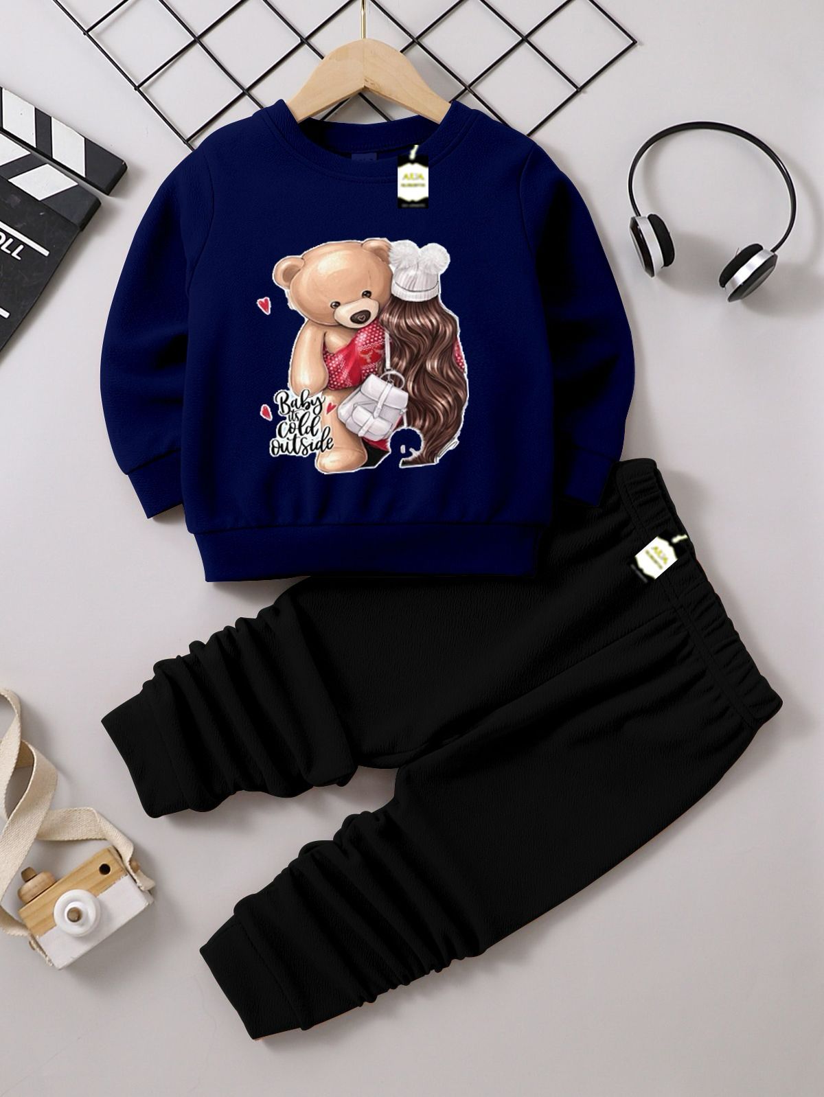 Graphic Sweatshirt and Black Jogger Set - Cozy Fleece Pullover and Trouser Outfit AZ-0099