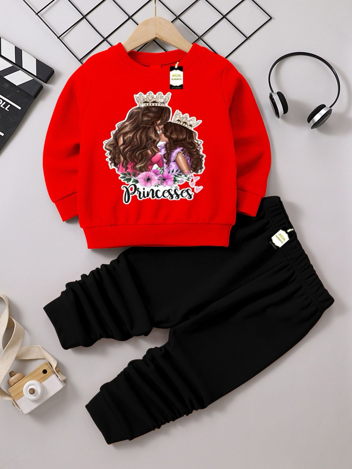 Graphic Sweatshirt and Black Jogger Set - Cozy Fleece Pullover and Trouser Outfit AZ-0099