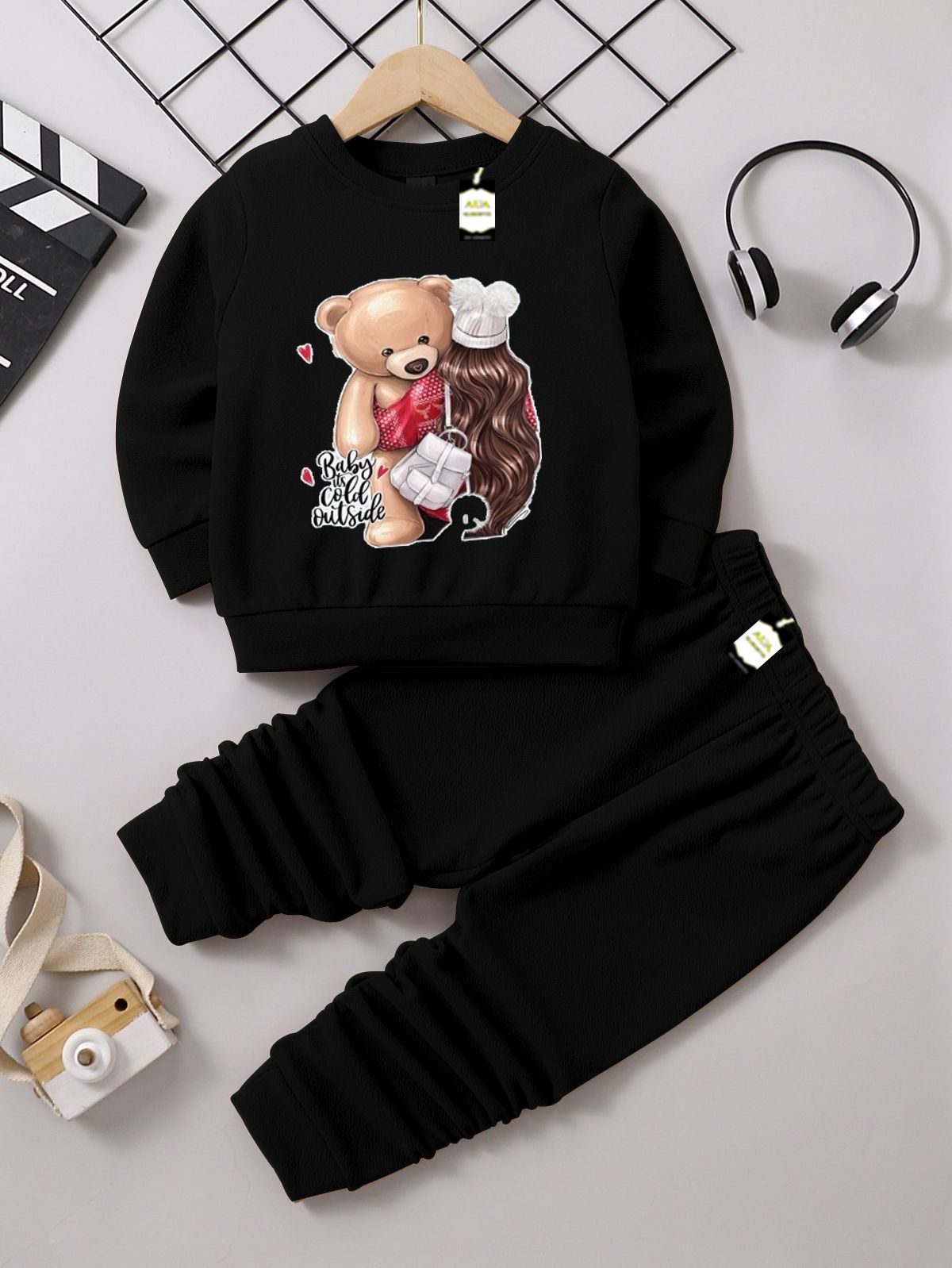 Graphic Sweatshirt and Black Jogger Set - Cozy Fleece Pullover and Trouser Outfit AZ-0099