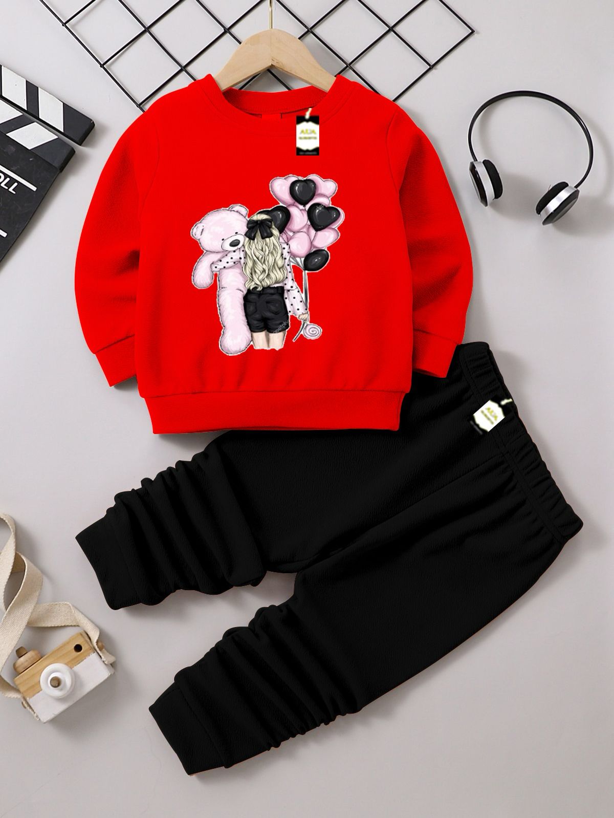 Graphic Sweatshirt and Black Jogger Set - Cozy Fleece Pullover and Trouser Outfit AZ-0099