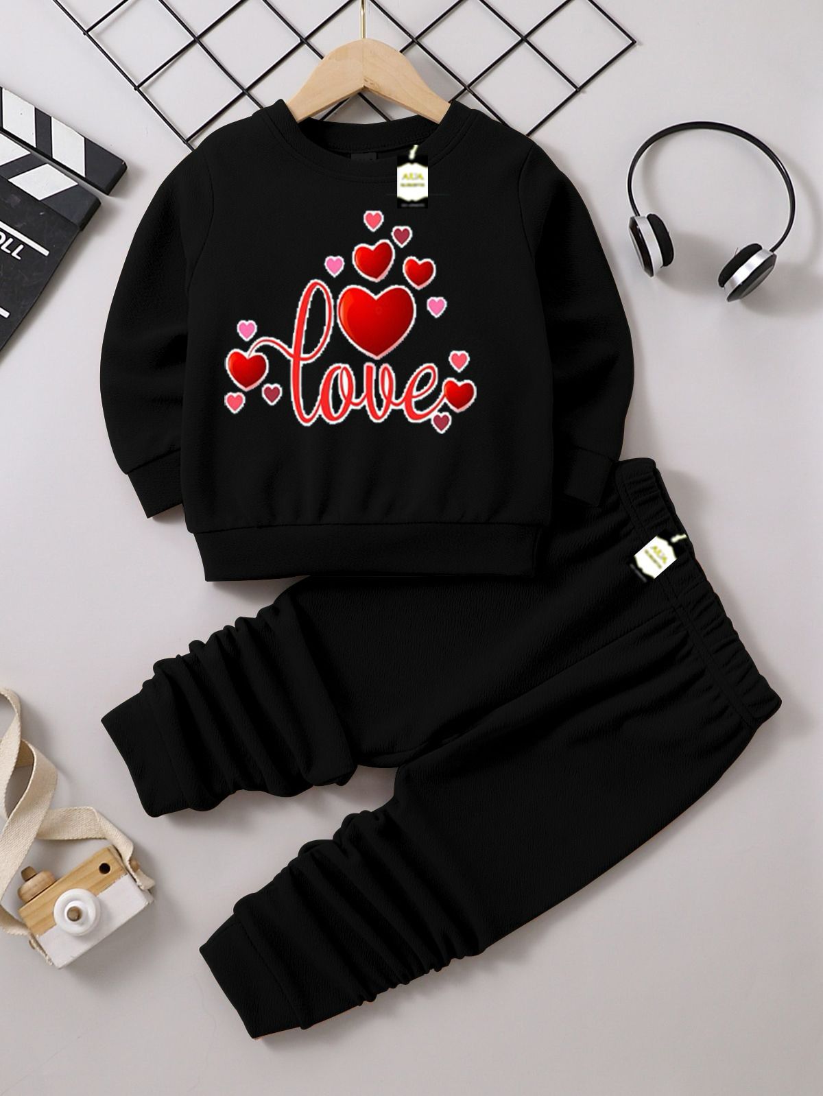 Graphic Sweatshirt and Black Jogger Set - Cozy Fleece Pullover and Trouser Outfit AZ-0099