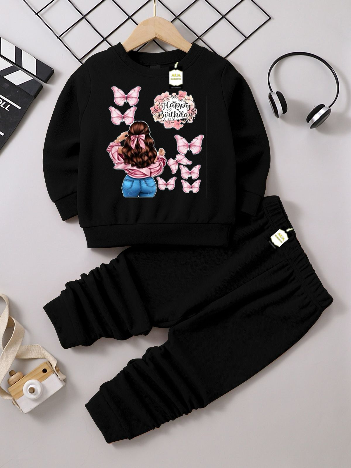 Graphic Sweatshirt and Black Jogger Set - Cozy Fleece Pullover and Trouser Outfit AZ-0099