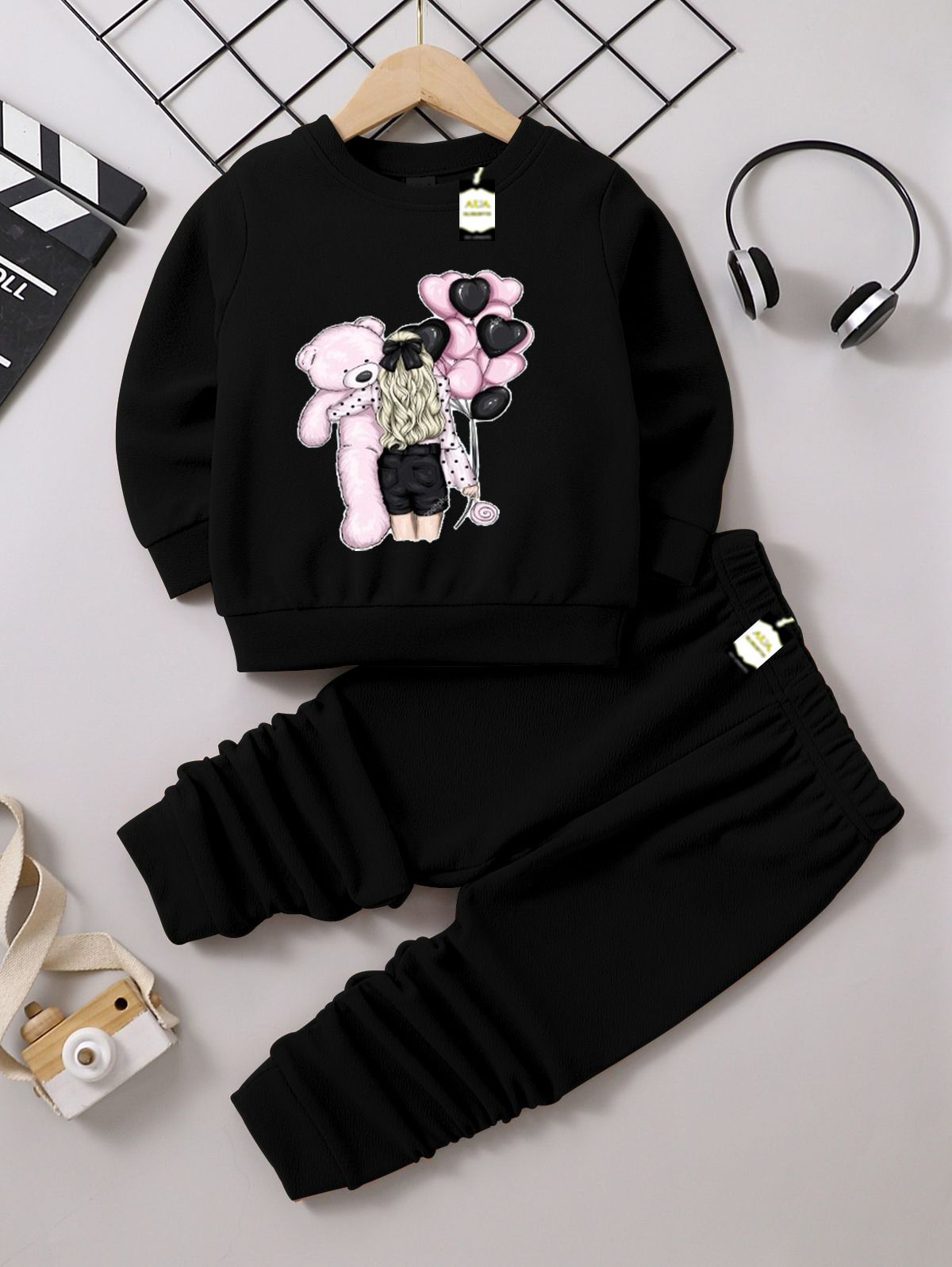 Graphic Sweatshirt and Black Jogger Set - Cozy Fleece Pullover and Trouser Outfit AZ-0099