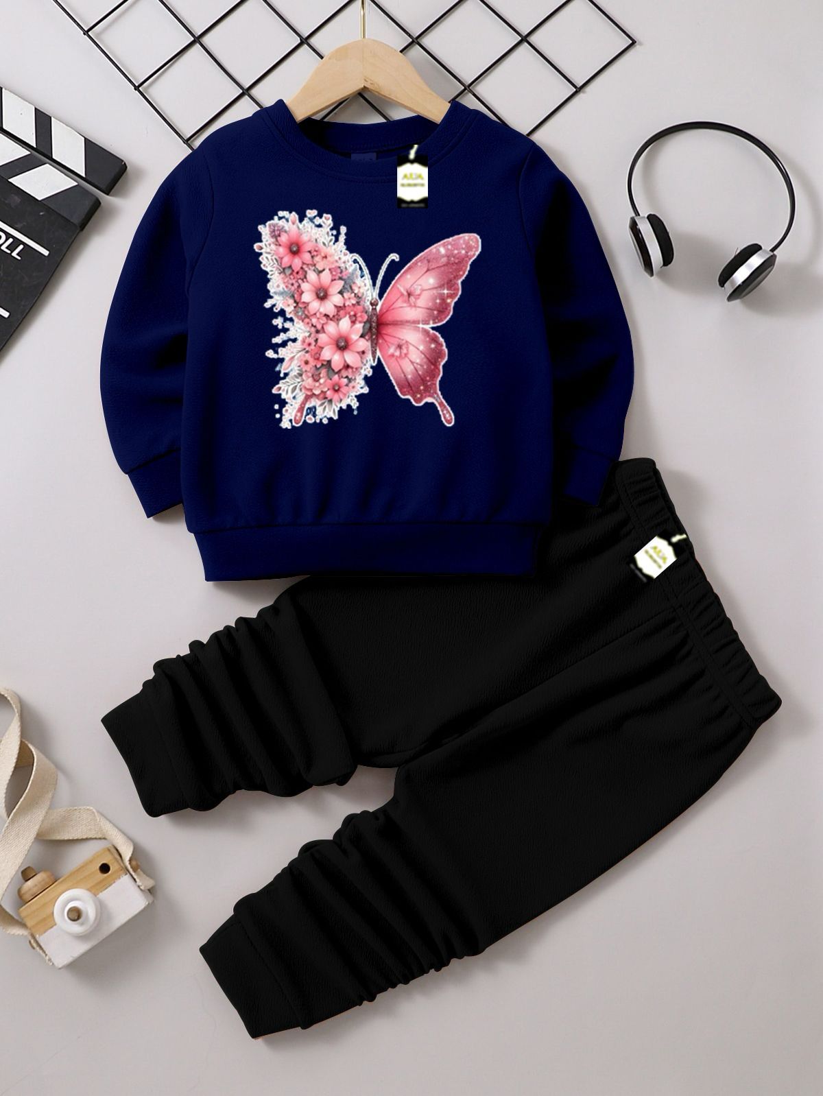 Graphic Sweatshirt and Black Jogger Set - Cozy Fleece Pullover and Trouser Outfit AZ-0099