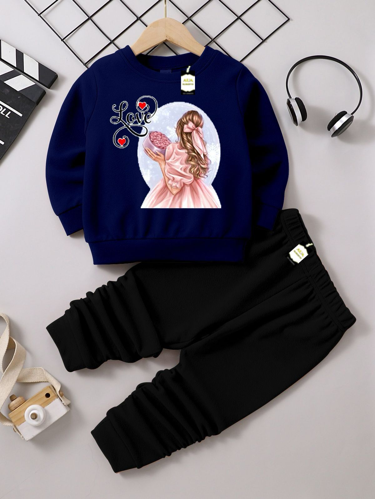 Graphic Sweatshirt and Black Jogger Set - Cozy Fleece Pullover and Trouser Outfit AZ-0099