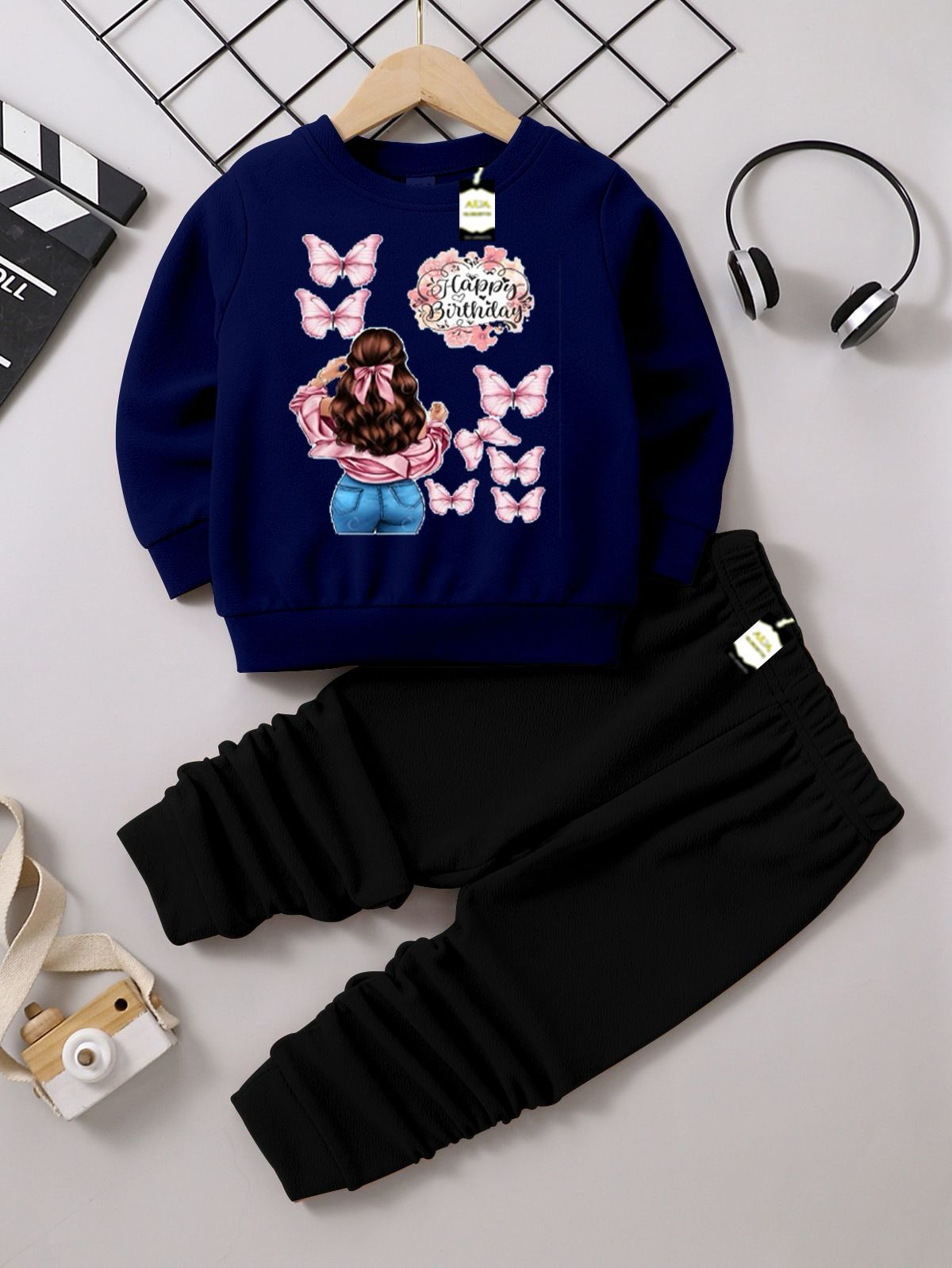 Graphic Sweatshirt and Black Jogger Set - Cozy Fleece Pullover and Trouser Outfit AZ-0099