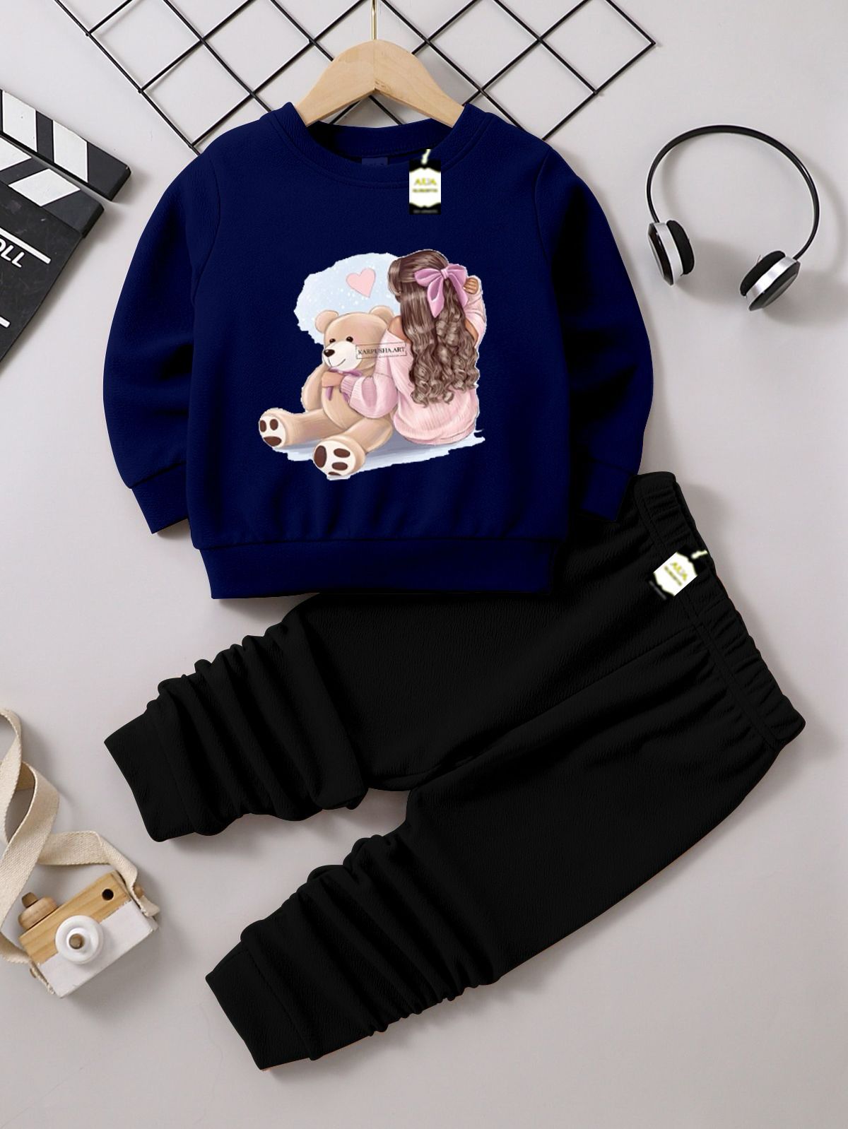 Graphic Sweatshirt and Black Jogger Set - Cozy Fleece Pullover and Trouser Outfit AZ-0099