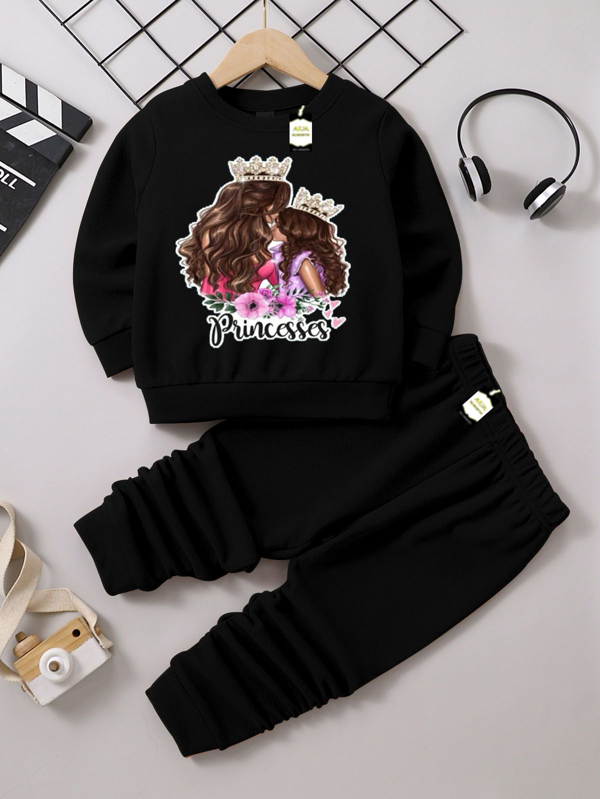 Graphic Sweatshirt and Black Jogger Set - Cozy Fleece Pullover and Trouser Outfit AZ-0099